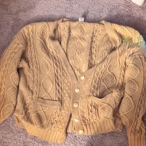 Cardigan with two pockets and buttons